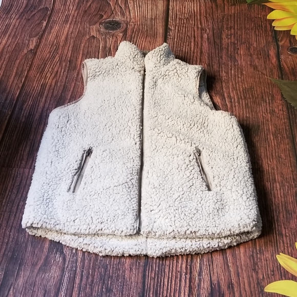 Thread & Supply Arctic Fleece Sherpa Winter Vest - Picture 12 of 15